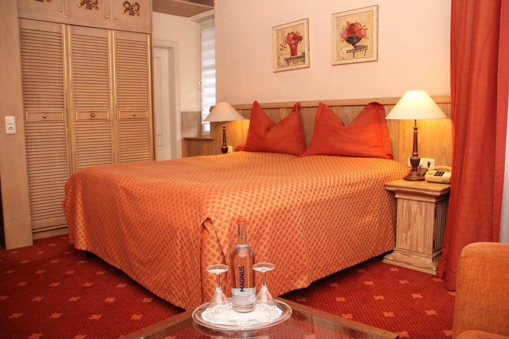 Romantik Im Hotel Villa Roehl Timmendorfer Strand Bilik gambar