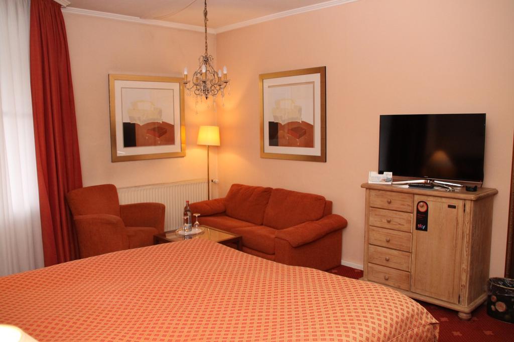 Romantik Im Hotel Villa Roehl Timmendorfer Strand Bilik gambar