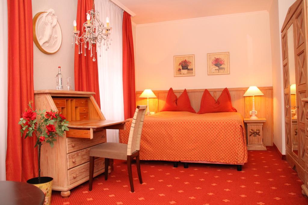 Romantik Im Hotel Villa Roehl Timmendorfer Strand Bilik gambar