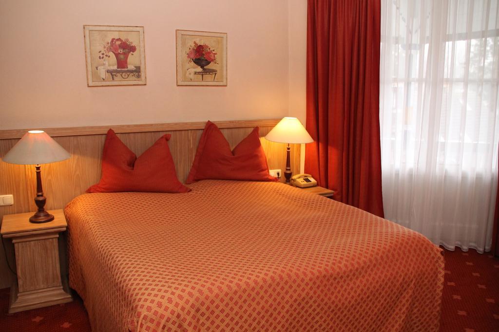 Romantik Im Hotel Villa Roehl Timmendorfer Strand Bilik gambar