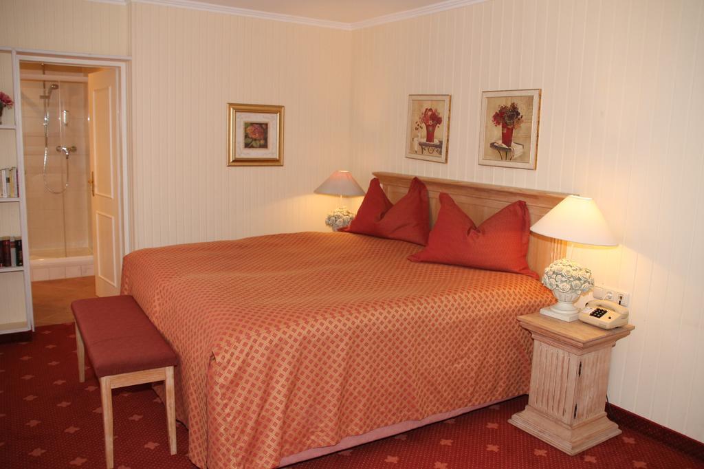 Romantik Im Hotel Villa Roehl Timmendorfer Strand Bilik gambar