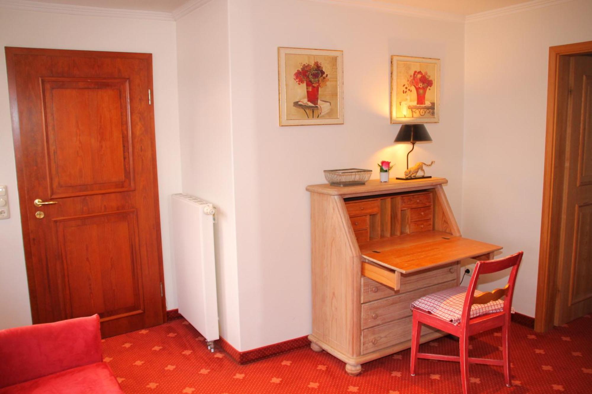 Romantik Im Hotel Villa Roehl Timmendorfer Strand Bilik gambar
