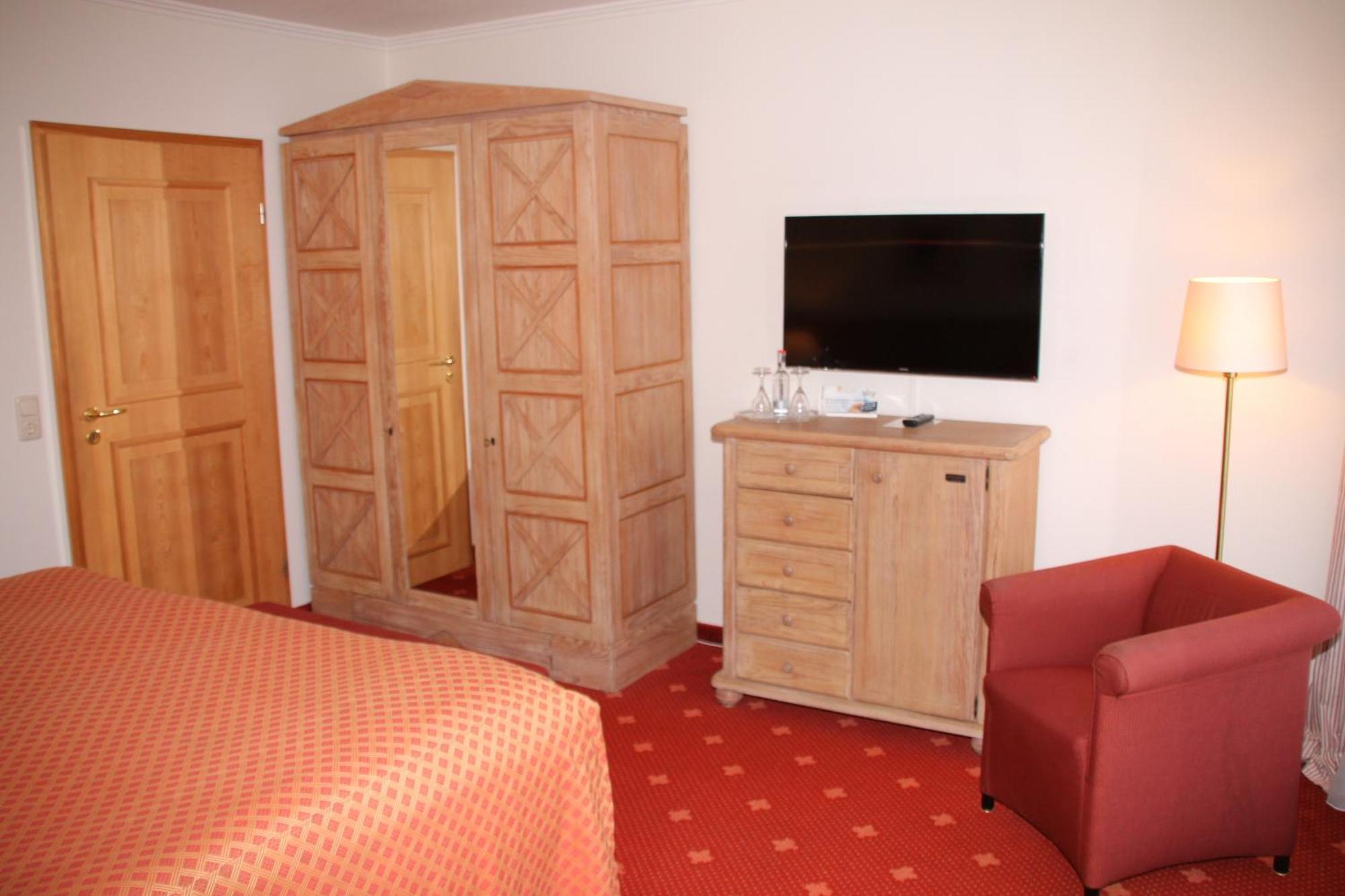 Romantik Im Hotel Villa Roehl Timmendorfer Strand Bilik gambar