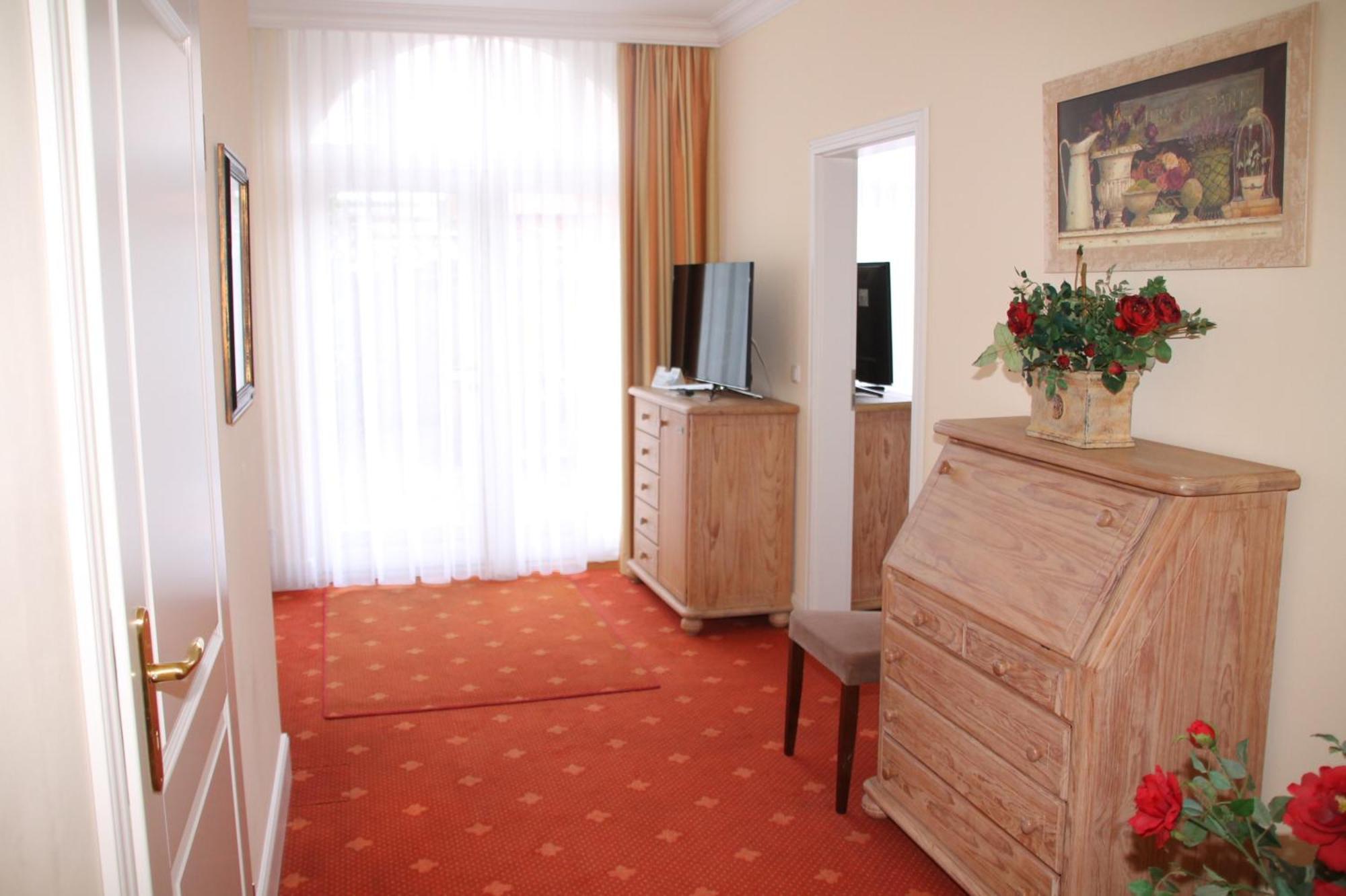 Romantik Im Hotel Villa Roehl Timmendorfer Strand Bilik gambar