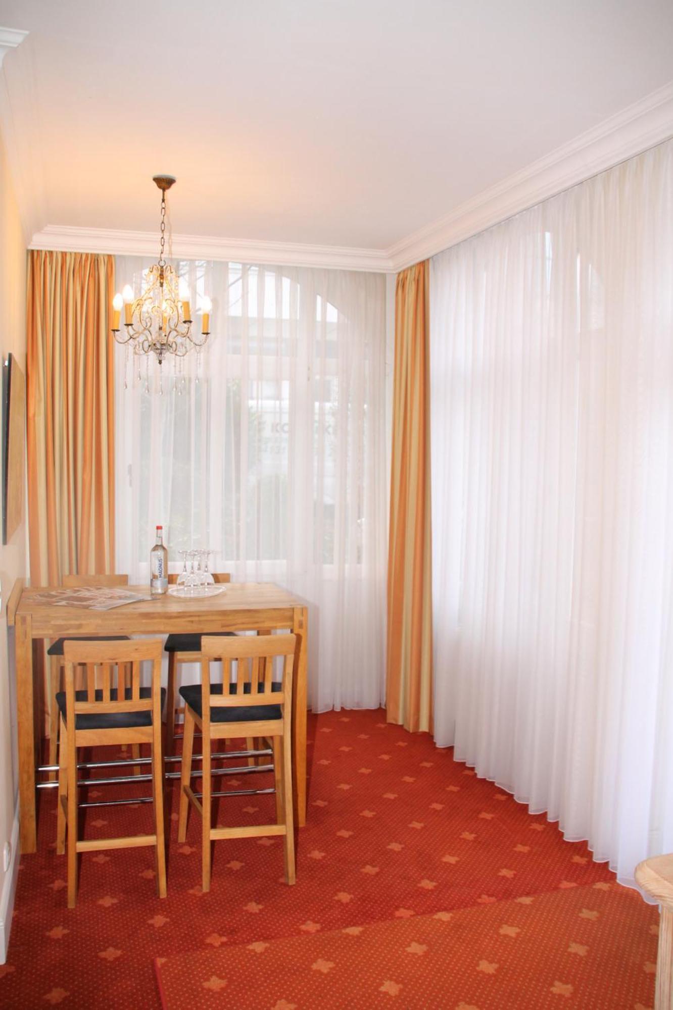 Romantik Im Hotel Villa Roehl Timmendorfer Strand Bilik gambar
