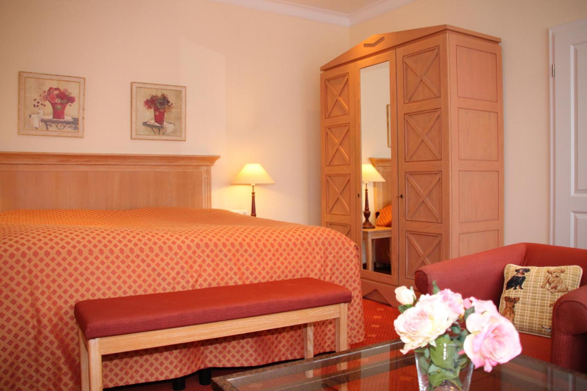 Romantik Im Hotel Villa Roehl Timmendorfer Strand Bilik gambar